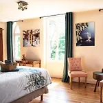 Les Volets Violets B&B 살레