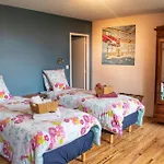 Les Volets Violets Bed and Breakfast 3*