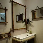 Les Volets Violets Bed and Breakfast