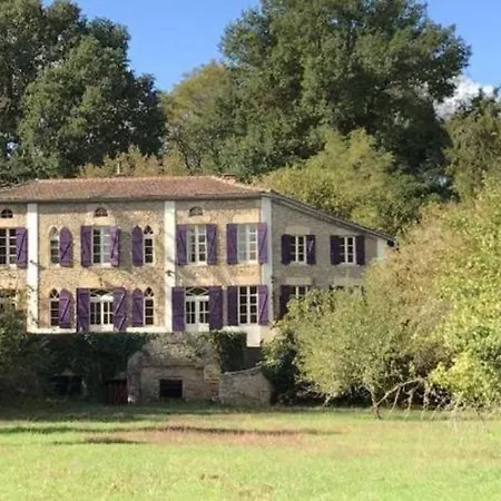 Bed & Breakfast Les Volets Violets *
