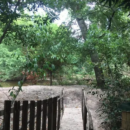 Les Volets Violets Bed & Breakfast 3*