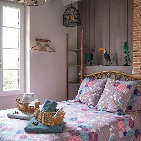 Bed & Breakfast Les Volets Violets *