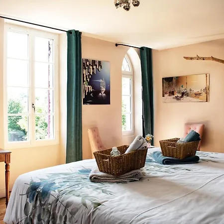 Bed & Breakfast Les Volets Violets *
