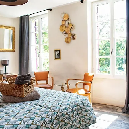 Les Volets Violets ساليس