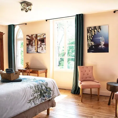 Les Volets Violets Bed & Breakfast Salles (Gironde)