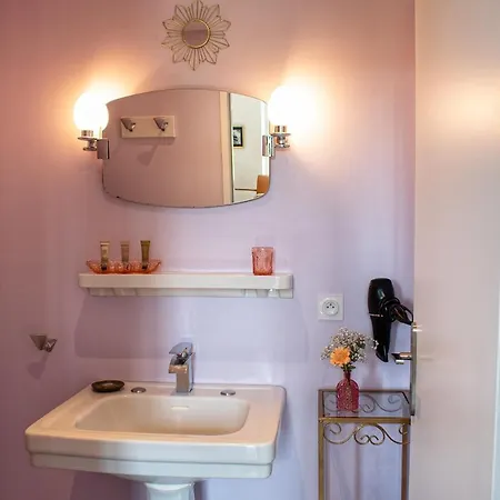 Bed & Breakfast Les Volets Violets *
