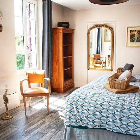 Les Volets Violets 3* Salles (Gironde)