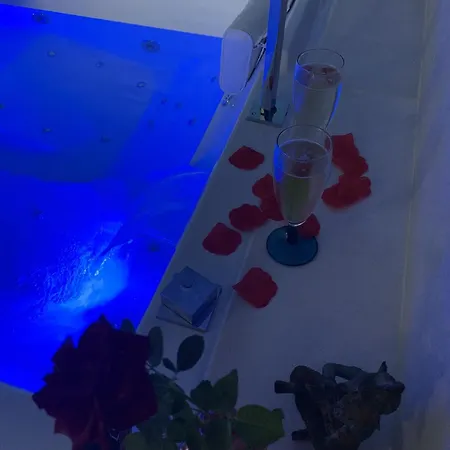 Les Volets Violets Couette-café