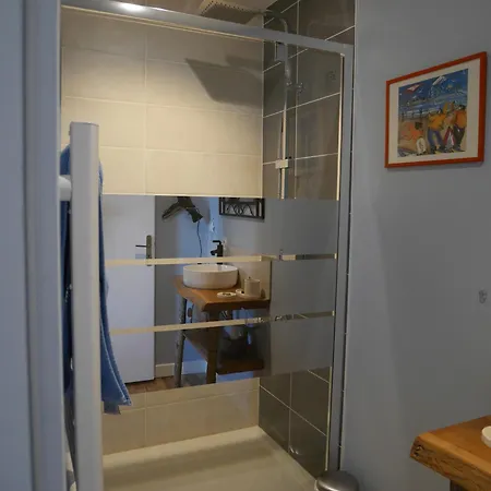 Les Volets Violets Salles (Gironde)