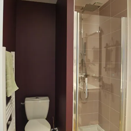 Les Volets Violets Bed & Breakfast 3*