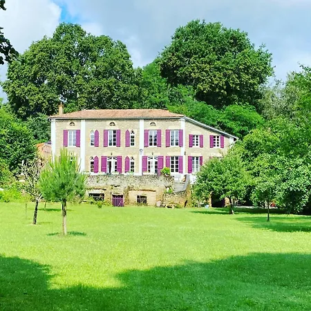 Bed & Breakfast Les Volets Violets *