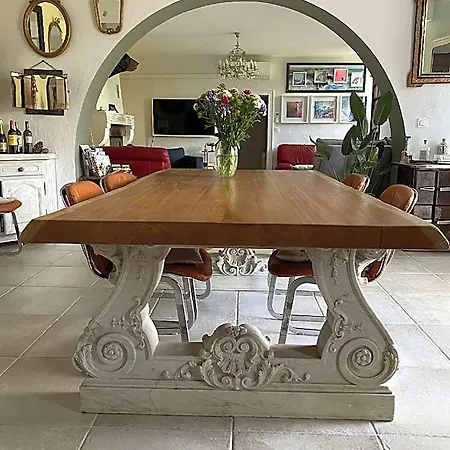 Les Volets Violets Bed & Breakfast 3*