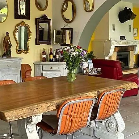 Bed & Breakfast Les Volets Violets