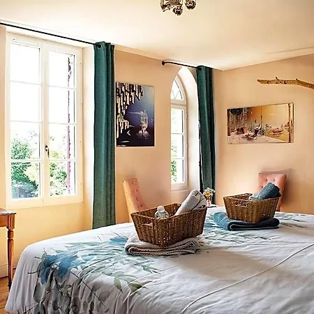Les Volets Violets Bed & Breakfast Salles (Gironde)