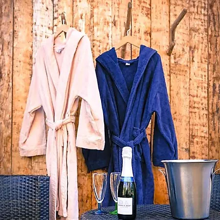 Les Volets Violets Bed & Breakfast Salles (Gironde)