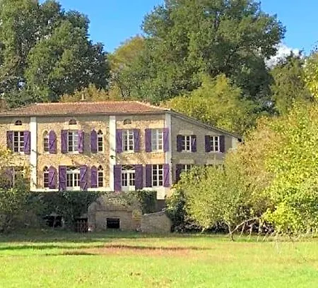 Les Volets Violets Bed & Breakfast Salles (Gironde)