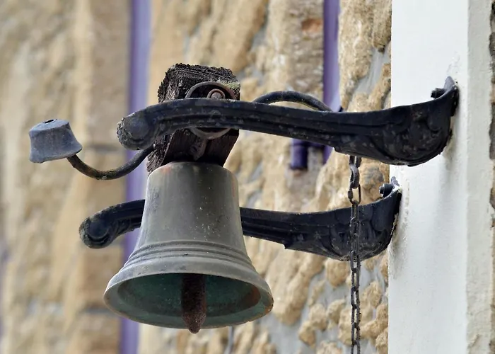 Les Volets Violets ساليس