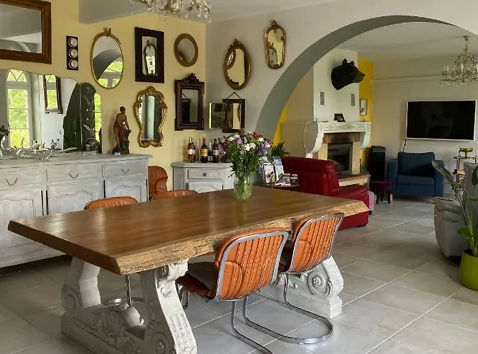 Les Volets Violets 3*