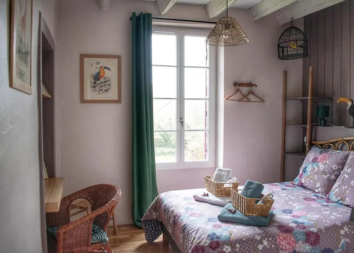 Les Volets Violets 3*