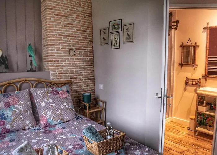 Les Volets Violets 3* ساليس