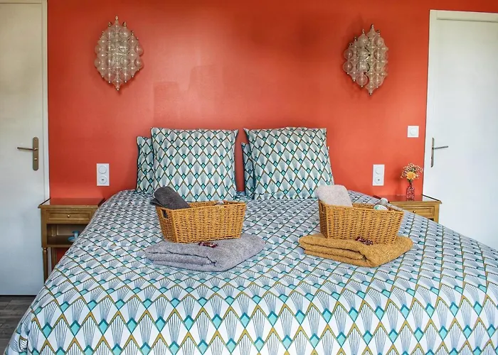 Les Volets Violets 3*