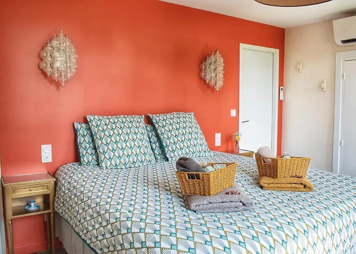 Les Volets Violets Bed & Breakfast 3*