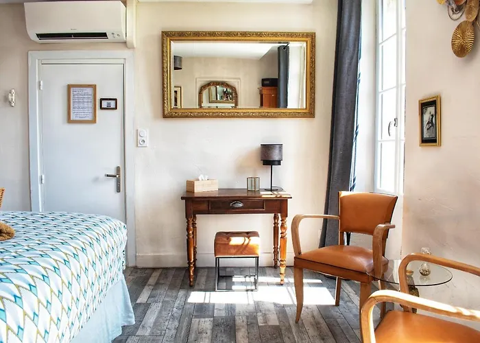 Les Volets Violets B&B 살레