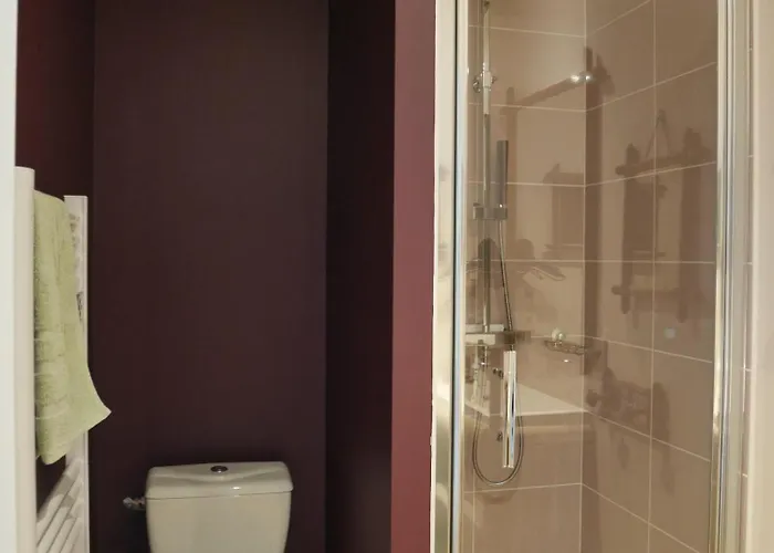 Les Volets Violets فندق مبيت وإفطار 3*