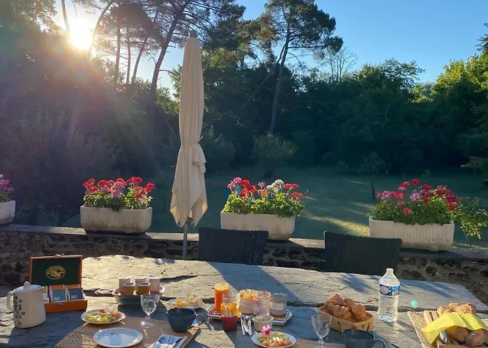 Les Volets Violets Bed & Breakfast 3*