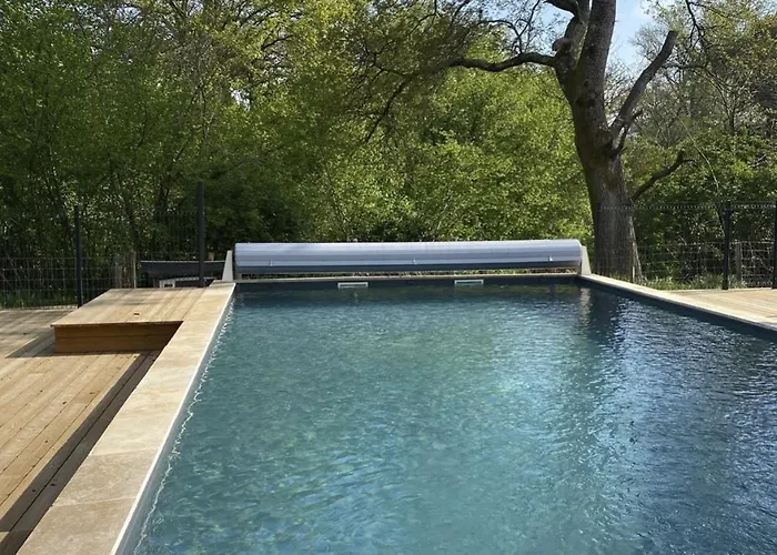 Les Volets Violets 3*